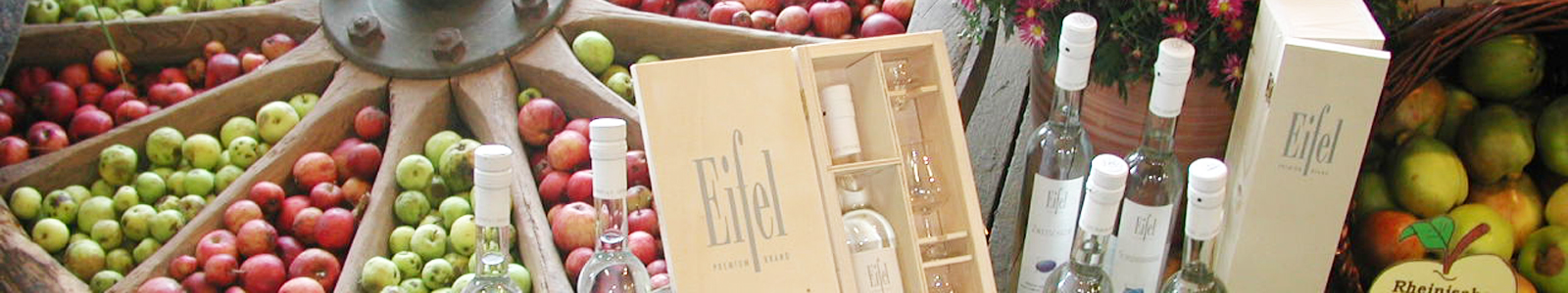 Regionale Produkte aus der Eifel, Äpfel und Schnaps ©DLR
